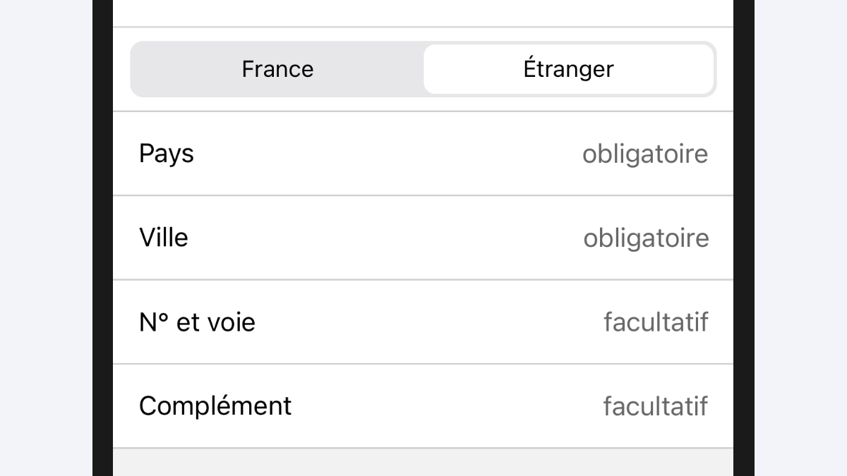 Capture d’écran partielle de l’application présentant un extrait de la page « Compte bancaire ». L’onglet « Étranger » est sélectionné.