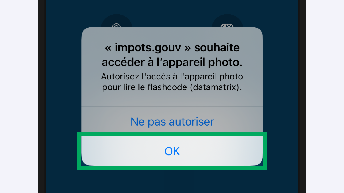 Capture d’écran partielle de l’application présentant
                                        la fenêtre d’autorisation à accéder à l’appareil photo. Le bouton « OK » est encadré.