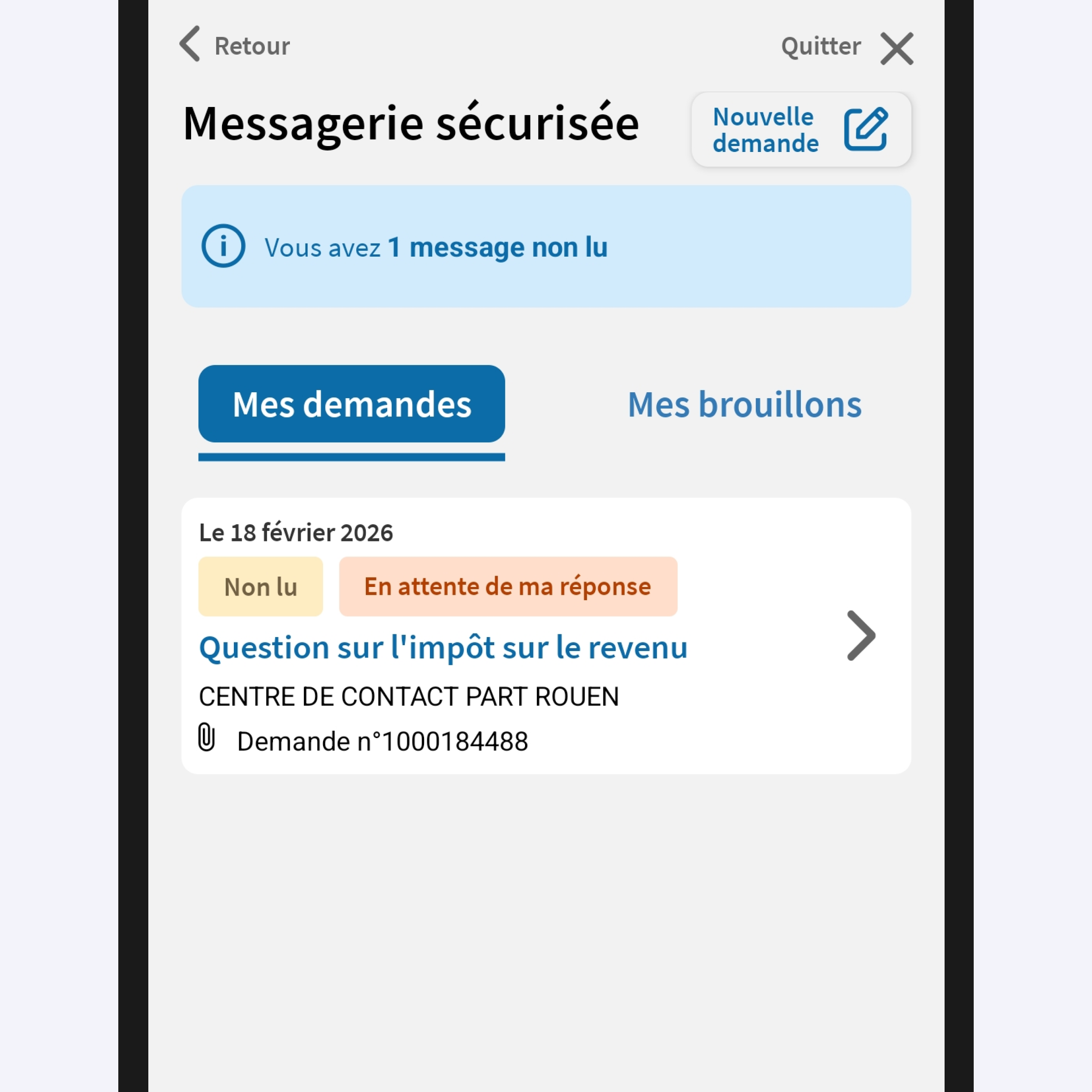 Capture d’écran partielle de l’application présentant
                    la page « Messagerie sécurisée » avec une demande en cours.