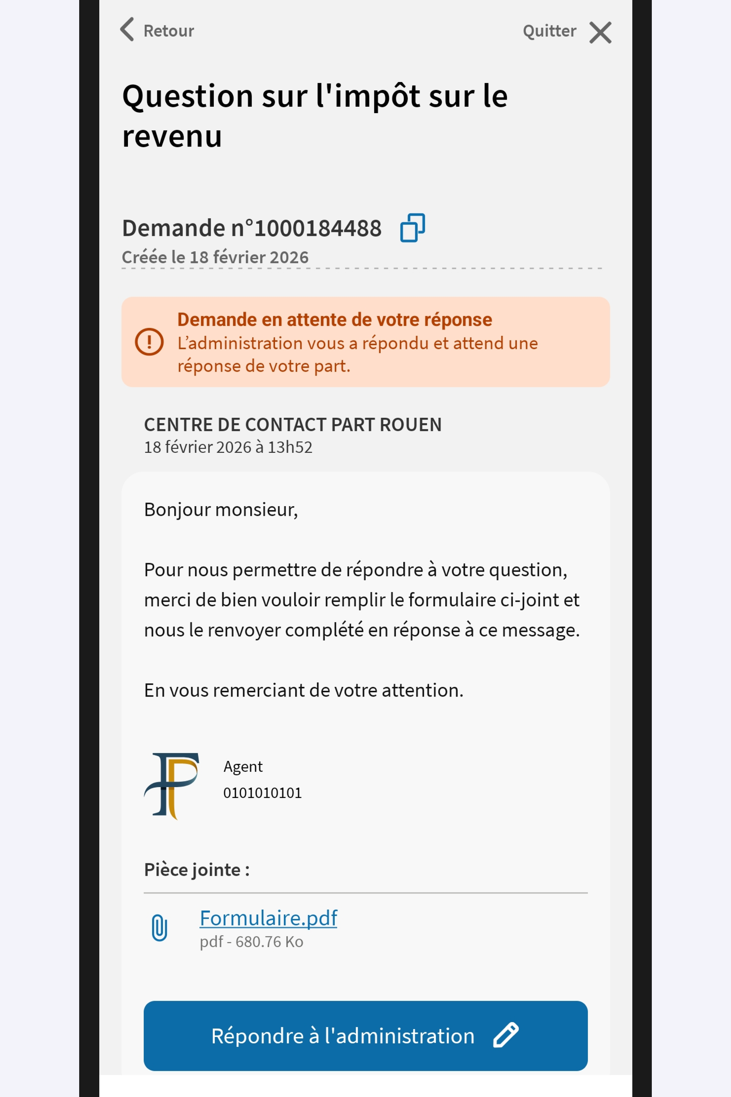 Capture d’écran partielle de l’application présentant
                    la page de la demande ouverte. Le dernier message issu de l'administration est affiché.